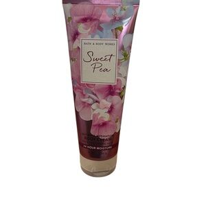 Bath & Body Works Sweet Pea Ultimate Hydration Body Cream (NWT) (8 oz)